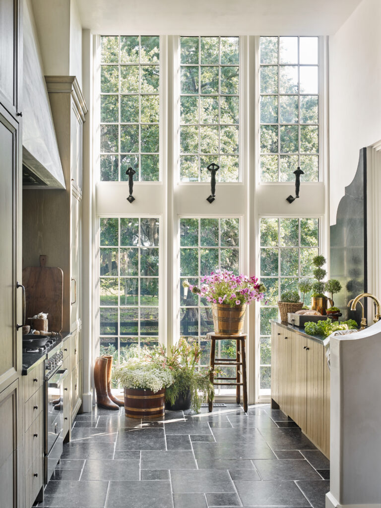 Beth Webb Interiors, Milieu